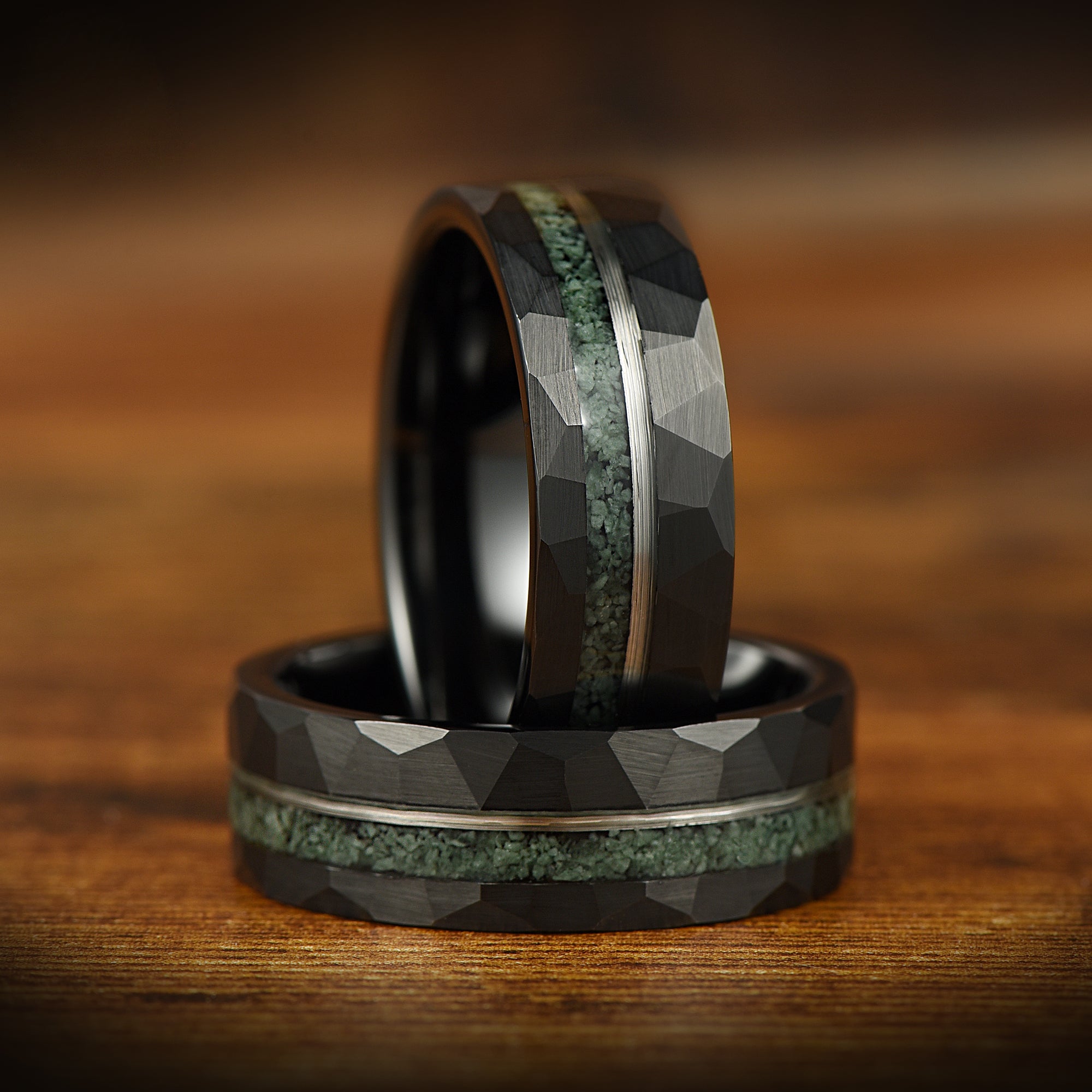 Agate moss ring with natural stone inlay and faceted black band design