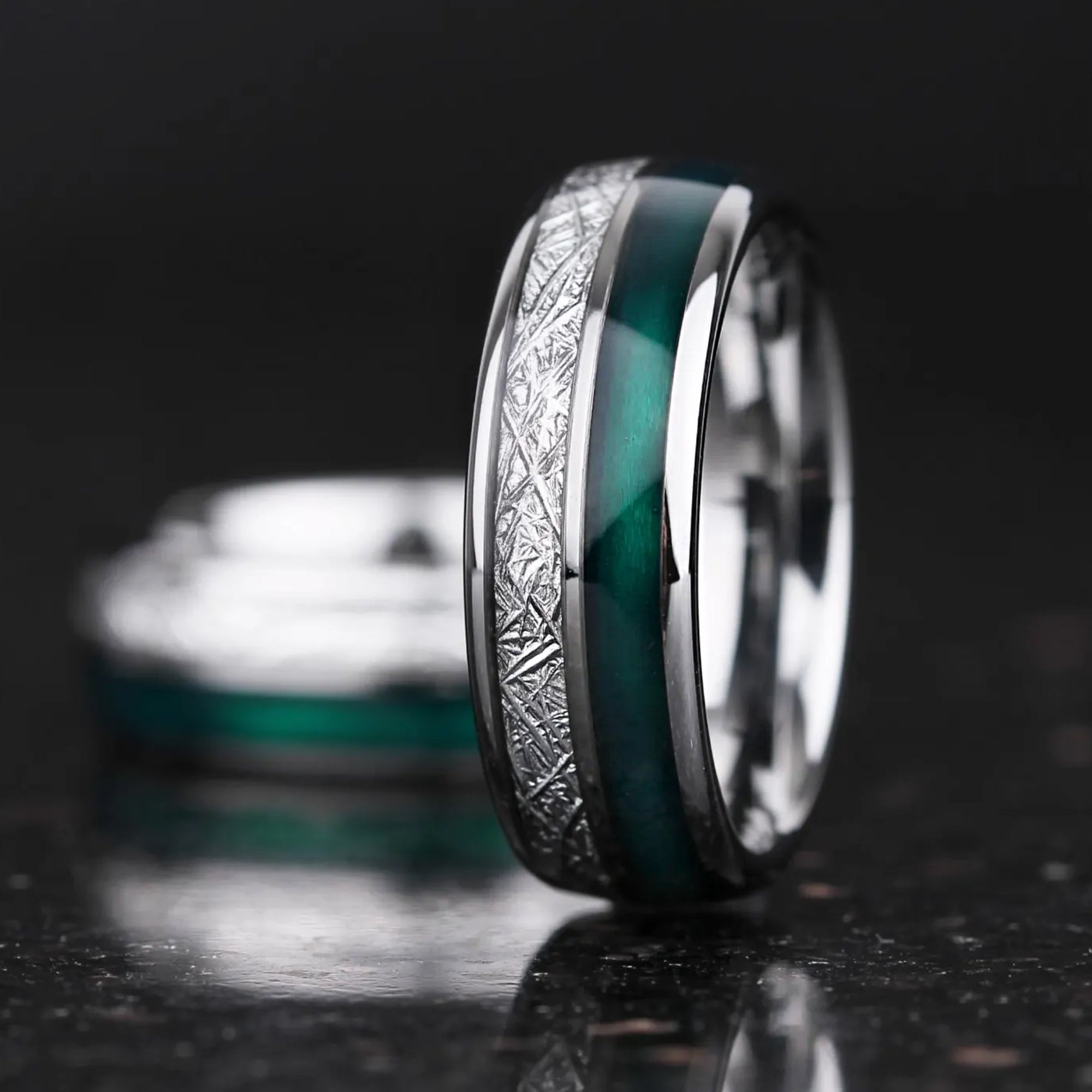 Set wedding rings in silver with polished finish and green agate design