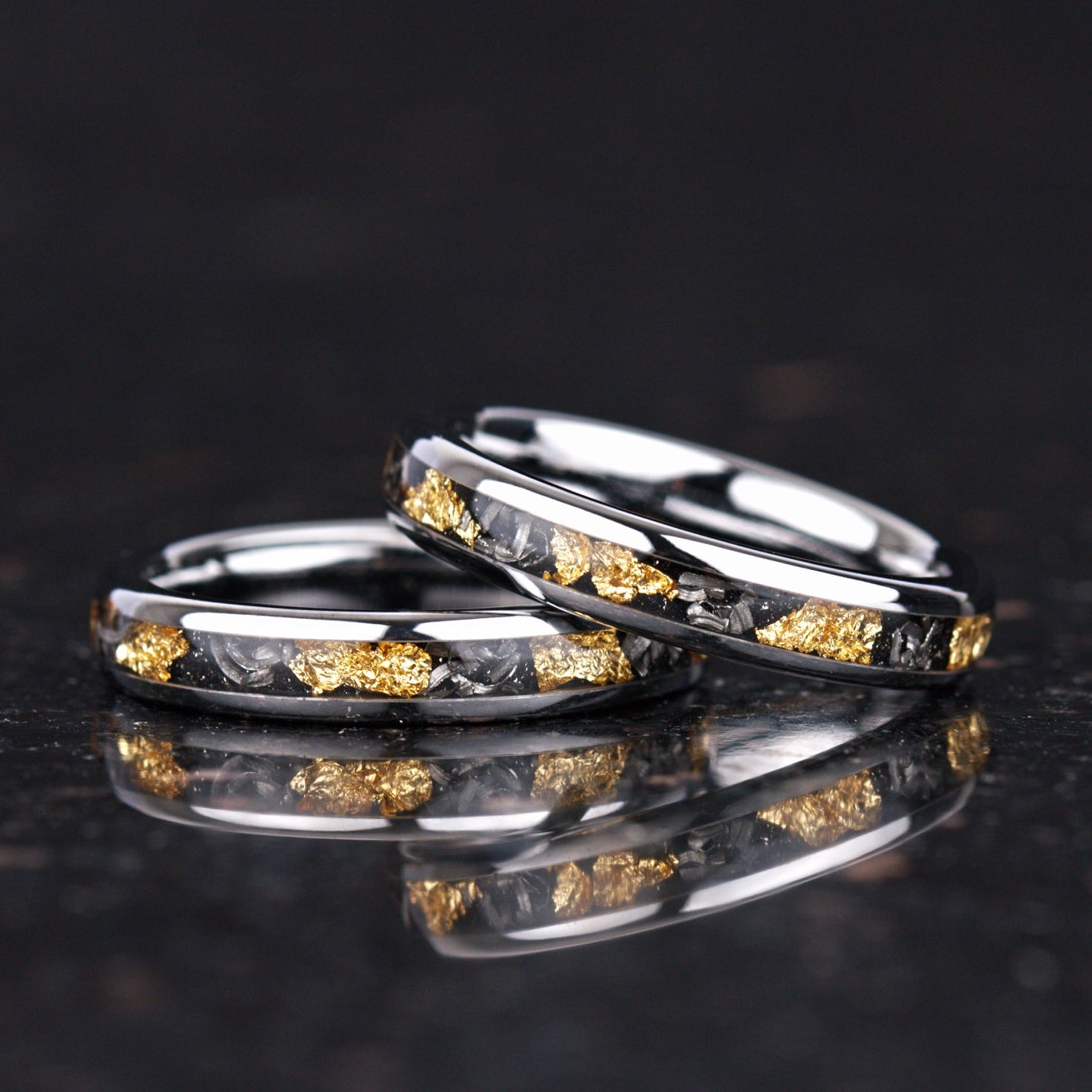 Wedding band set silver with polished edges and meteorite centre